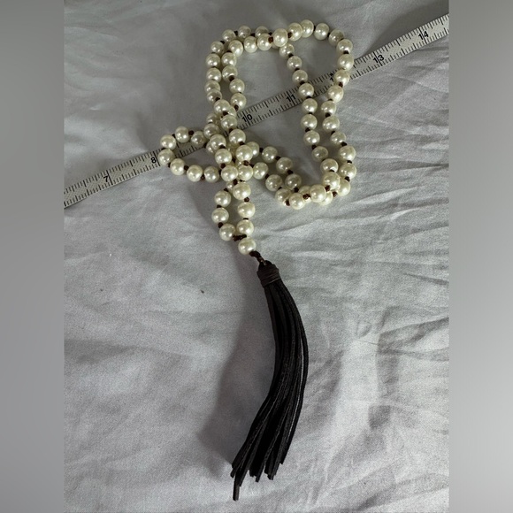 Older hand knotted pearl bead tassel necklace - Picture 5 of 5